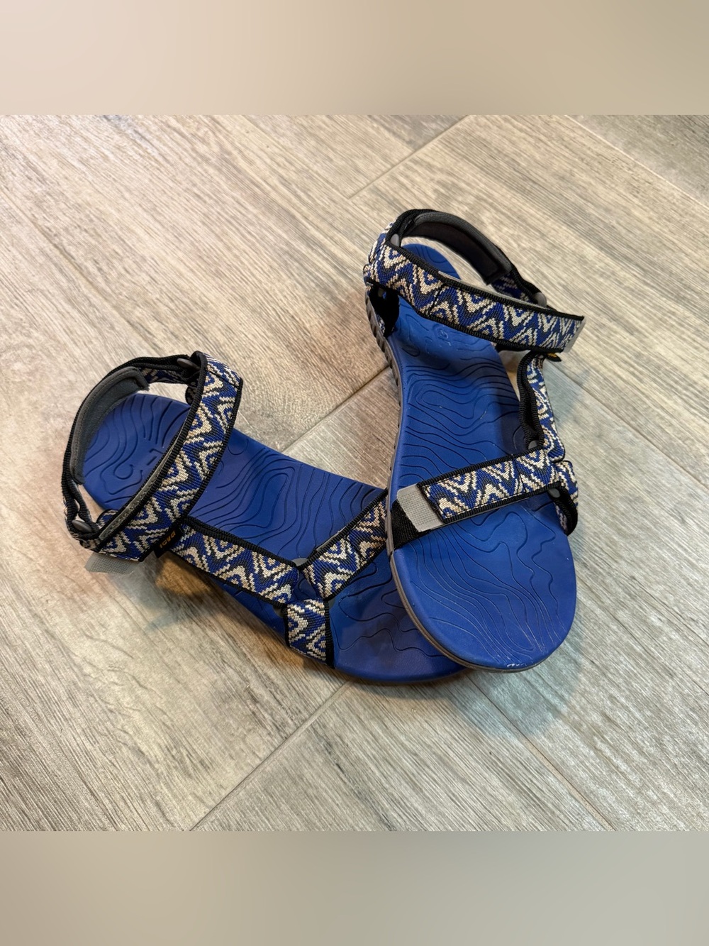 Teva Hurricane 3 Sandals With Vibrant Geometric-Patterned Women's Size 7 Summer